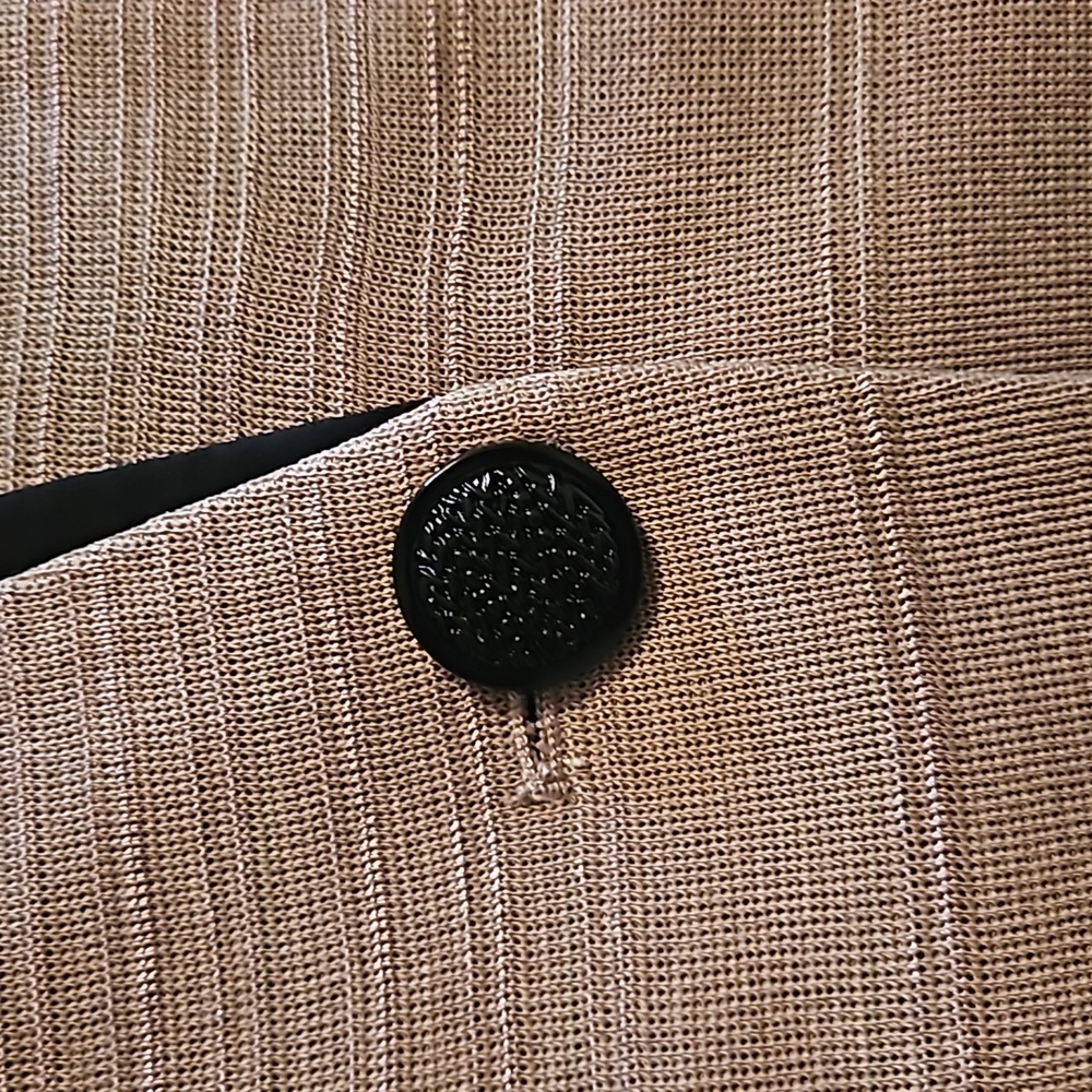 Beautiful Jacket With A Single Button - image 4